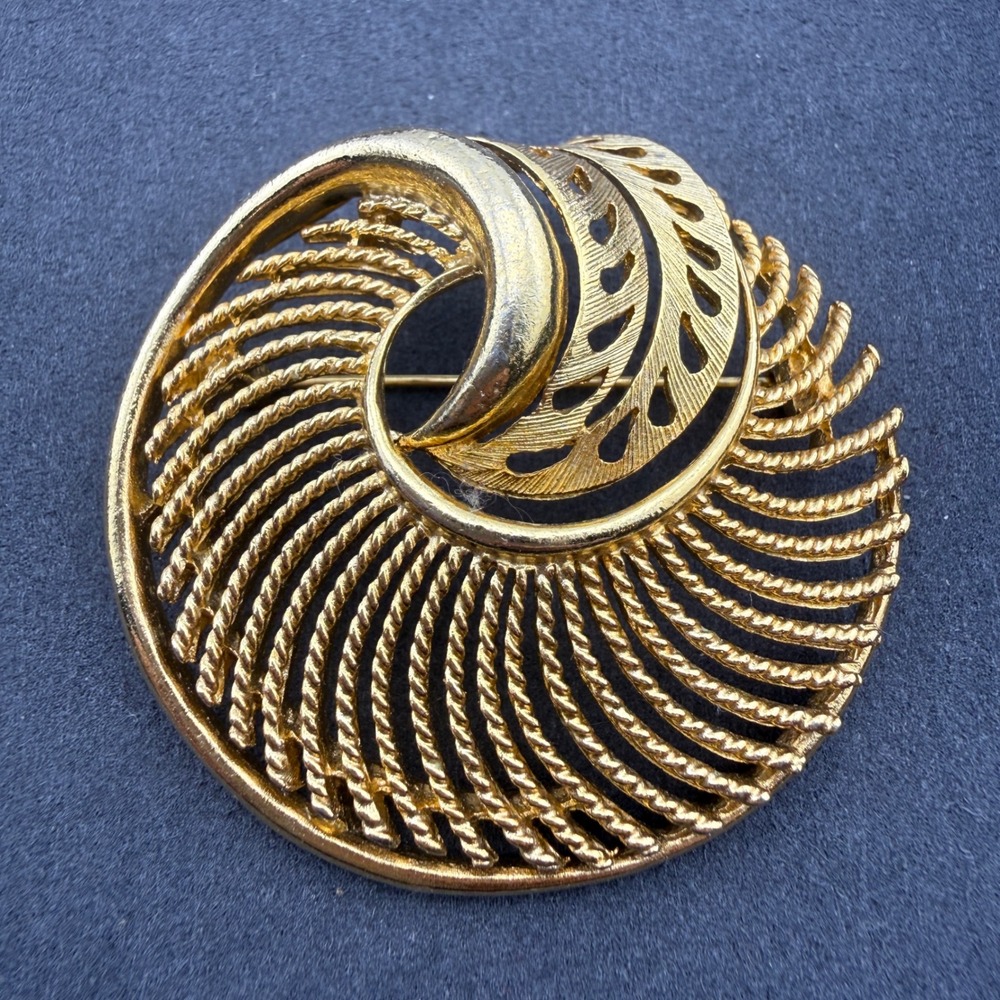 Lisner Vintage Textured Brooch Gold Tone Swirl Sunburst Spiral Design Pin